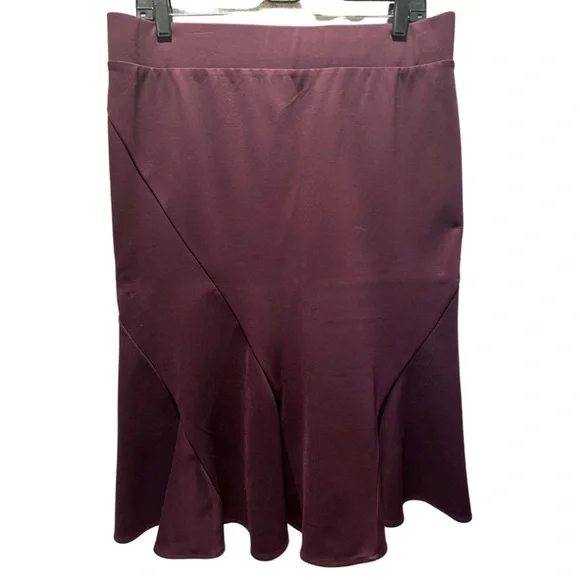 Elegant Burgundy Skirt - Picture 4 of 10